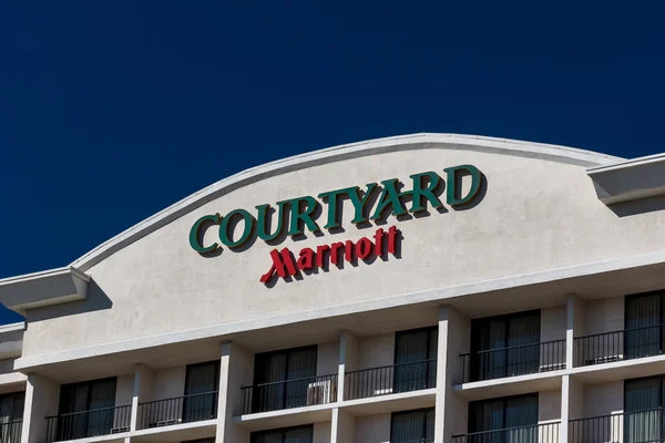 Courtyard by Marriot Motel exteriör och logotyp — Stockfoto