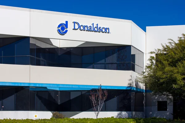 Donaldson Company Exterior y Logo — Foto de Stock