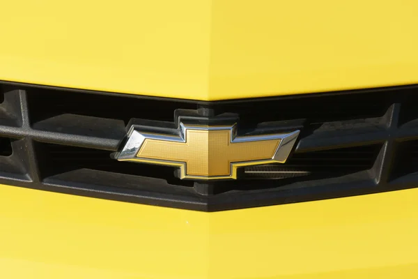 Chevrolet Automobile Grille and Logo. — Stock Photo, Image