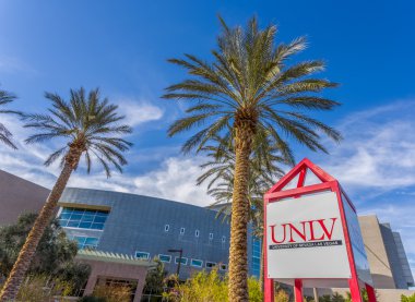 Merkez kampüs ve University of Nevada tabelaya