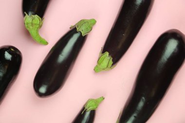 Patlıcan, beyaz üzerine izole edilmiş. Projen için kaliteli fotoğraf.