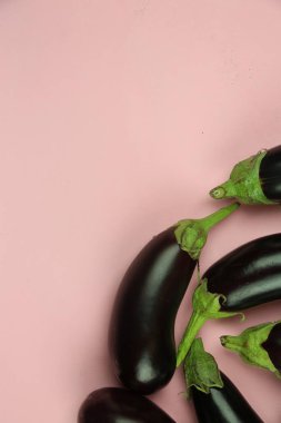 Patlıcan, beyaz üzerine izole edilmiş. Projen için kaliteli fotoğraf.