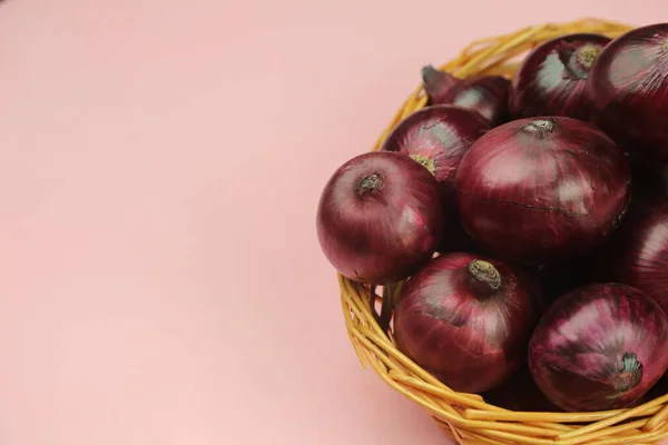 Cebollas rojas dulces en el fondo — Foto de Stock