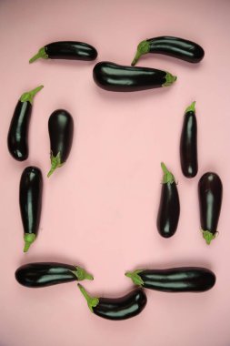 Patlıcan, beyaz üzerine izole edilmiş. Projen için kaliteli fotoğraf.