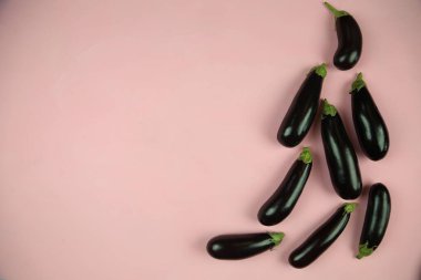 Patlıcan, beyaz üzerine izole edilmiş. Projen için kaliteli fotoğraf.