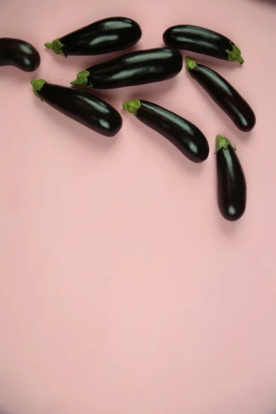 Patlıcan, beyaz üzerine izole edilmiş. Projen için kaliteli fotoğraf.