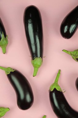 Patlıcan, beyaz üzerine izole edilmiş. Projen için kaliteli fotoğraf.