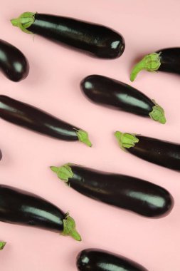 Patlıcan, beyaz üzerine izole edilmiş. Projen için kaliteli fotoğraf.