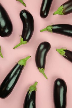 Patlıcan, beyaz üzerine izole edilmiş. Projen için kaliteli fotoğraf.