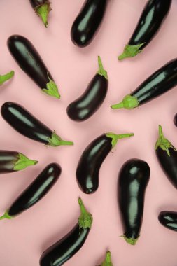 Patlıcan, beyaz üzerine izole edilmiş. Projen için kaliteli fotoğraf.