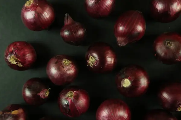 Cebollas rojas dulces en el fondo — Foto de Stock