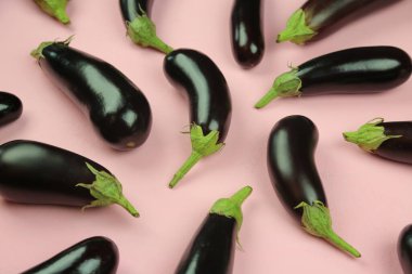 Patlıcan, beyaz üzerine izole edilmiş. Projen için kaliteli fotoğraf.