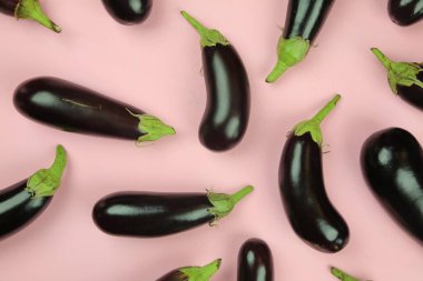 Patlıcan, beyaz üzerine izole edilmiş. Projen için kaliteli fotoğraf.