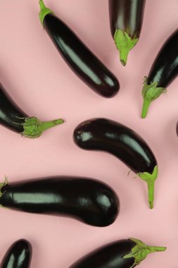 Patlıcan, beyaz üzerine izole edilmiş. Projen için kaliteli fotoğraf.