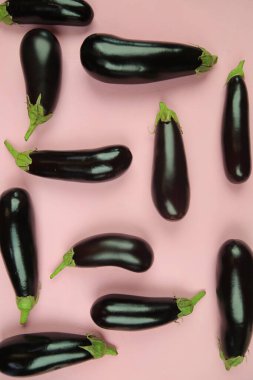 Patlıcan, beyaz üzerine izole edilmiş. Projen için kaliteli fotoğraf.