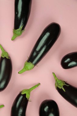 Patlıcan, beyaz üzerine izole edilmiş. Projen için kaliteli fotoğraf.