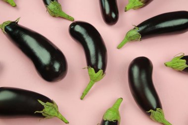 Patlıcan, beyaz üzerine izole edilmiş. Projen için kaliteli fotoğraf.