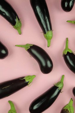 Patlıcan, beyaz üzerine izole edilmiş. Projen için kaliteli fotoğraf.