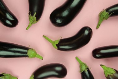 Patlıcan, beyaz üzerine izole edilmiş. Projen için kaliteli fotoğraf.