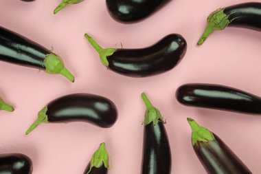 Patlıcan, beyaz üzerine izole edilmiş. Projen için kaliteli fotoğraf.