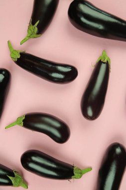 Patlıcan, beyaz üzerine izole edilmiş. Projen için kaliteli fotoğraf.