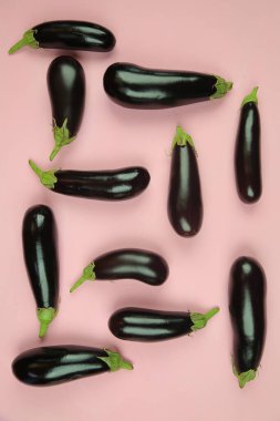 Patlıcan, beyaz üzerine izole edilmiş. Projen için kaliteli fotoğraf.