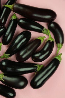 Patlıcan, beyaz üzerine izole edilmiş. Projen için kaliteli fotoğraf.