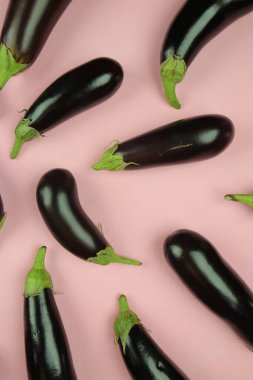 Patlıcan, beyaz üzerine izole edilmiş. Projen için kaliteli fotoğraf.