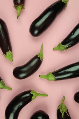 Patlıcan, beyaz üzerine izole edilmiş. Projen için kaliteli fotoğraf.