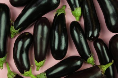 Patlıcan, beyaz üzerine izole edilmiş. Projen için kaliteli fotoğraf.