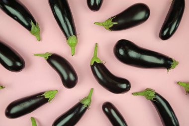 Patlıcan, beyaz üzerine izole edilmiş. Projen için kaliteli fotoğraf.