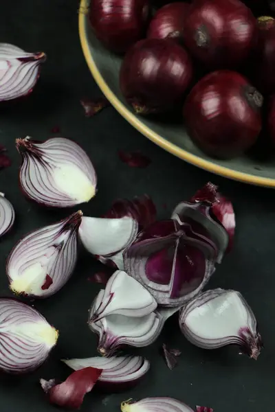 Cebollas rojas dulces en el fondo — Foto de Stock