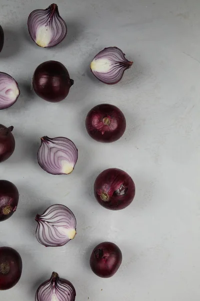 Cebollas rojas dulces en el fondo — Foto de Stock