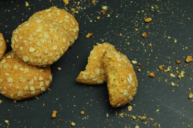  Kırıntılı zencefilli bisküvi