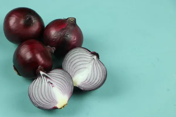 Cebollas rojas dulces en el fondo — Foto de Stock