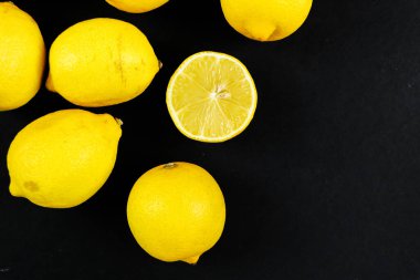 Yapraklı limon grubu, arka planda izole