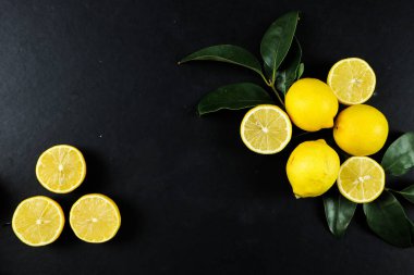 Yapraklı limon grubu, arka planda izole