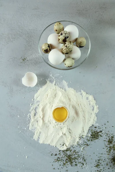Ingredients for homemade pasta. Food background: macaroni, spagetti, egg, flour — Stock Fotó