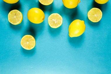 Yapraklı limon grubu, arka planda izole