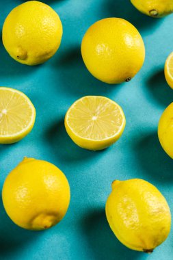 Yapraklı limon grubu, arka planda izole