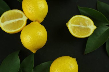 Yapraklı limon grubu, arka planda izole