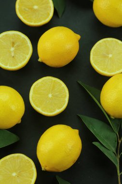 Yapraklı limon grubu, arka planda izole