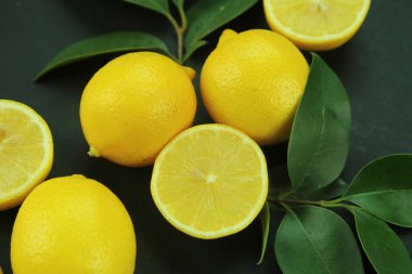 Yapraklı limon grubu, arka planda izole