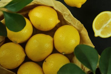 Yapraklı limon grubu, arka planda izole