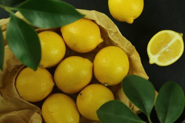 Yapraklı limon grubu, arka planda izole