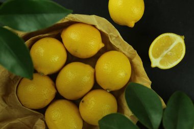 Yapraklı limon grubu, arka planda izole