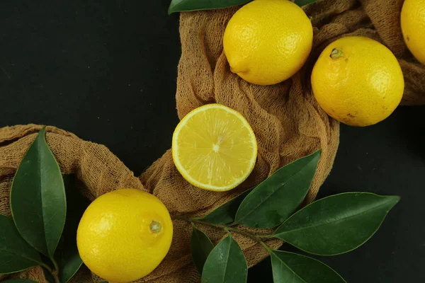 Group of lemons with leaves, isolated on background — Stock Photo, Image