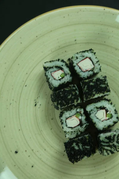 Berbagai jenis sushi disajikan, close-up view — Stok Foto