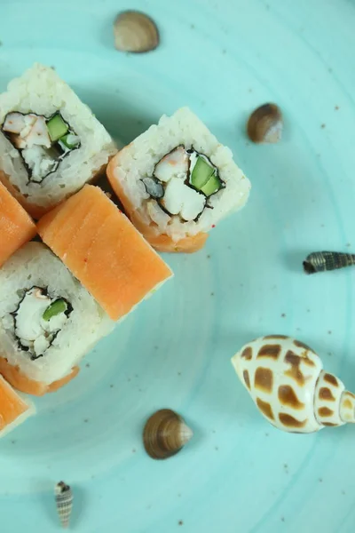 Çeşitli suşi çeşitleri, yakın çekim görüntüsü.