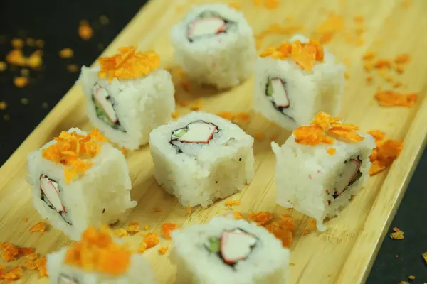 Berbagai jenis sushi disajikan, close-up view — Stok Foto